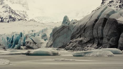 Different-camera-moves-showing-icebergs-in-Glacier-Lagoon,-Iceland