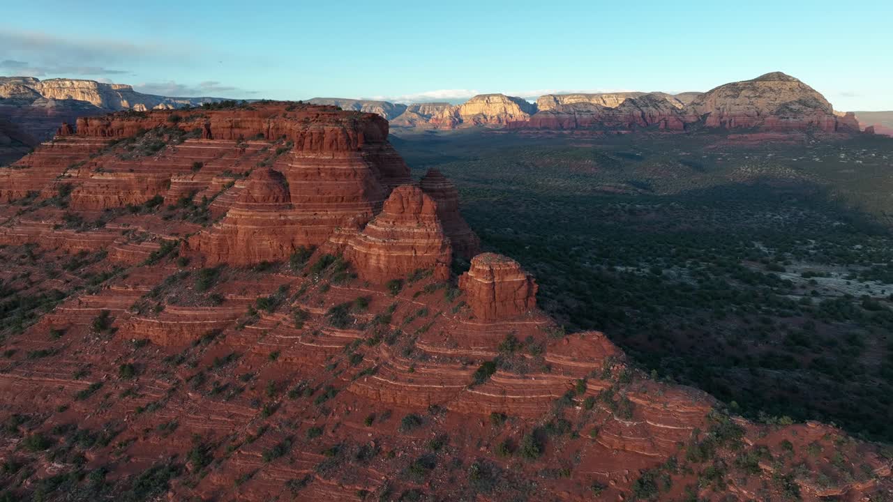 выдающиеся образования красных скал в седоне, арзона, сша