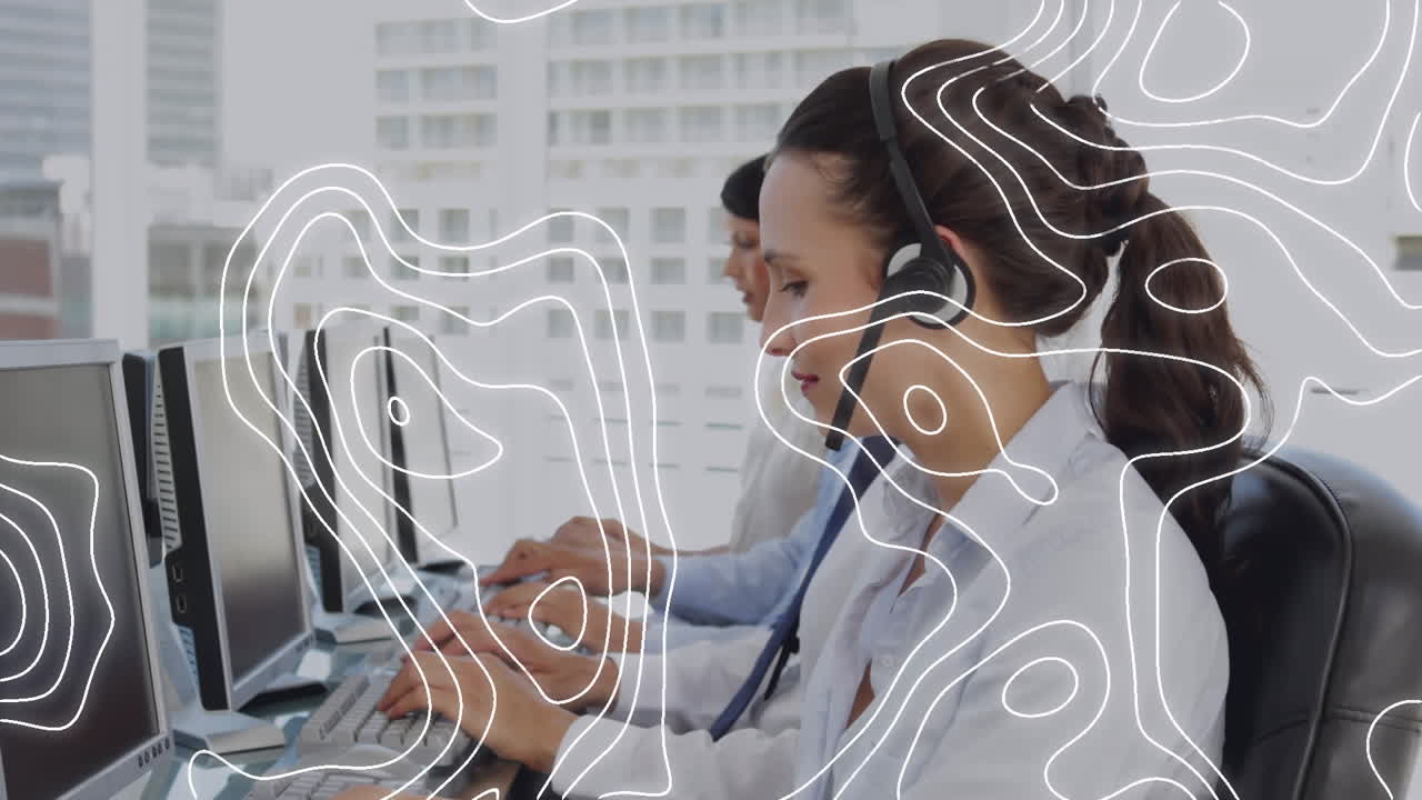Animación de líneas en movimiento sobre personas de negocios con auriculares