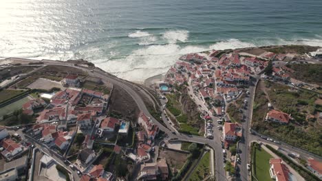 Hermosa-Pequeña-Ciudad-De-Portugal-En-La-Costa-Del-Mar,-Vista-Aérea-De-Drones