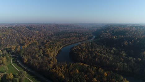 río gauja valle devon cerca de sigulda vista aérea