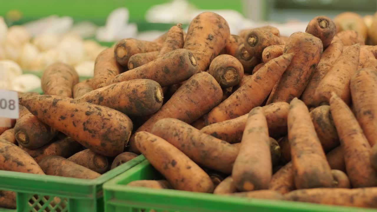 verduras orgánicas frescas en el mercado de los agricultores. verduras crudas