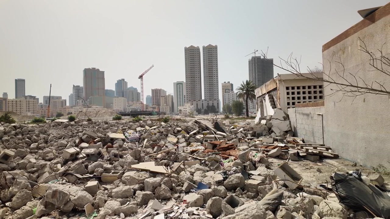 Un sito demolito e vuoto ai margini di Sharjah, Emirati Arabi Uniti