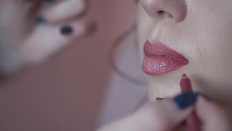 make-up-artist-paints-the-lips-of-the-bride-close-up