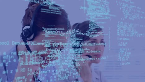 animación del procesamiento de datos financieros sobre personas de negocios que usan auriculares telefónicos