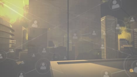 animación de redes de conexiones con personas iconos sobre la ciudad