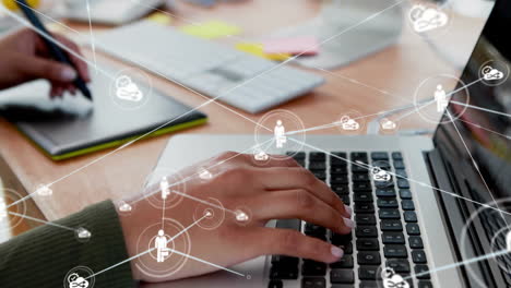 escribir en el teclado de la computadora portátil, conexiones de red animación sobre el escritorio de la oficina