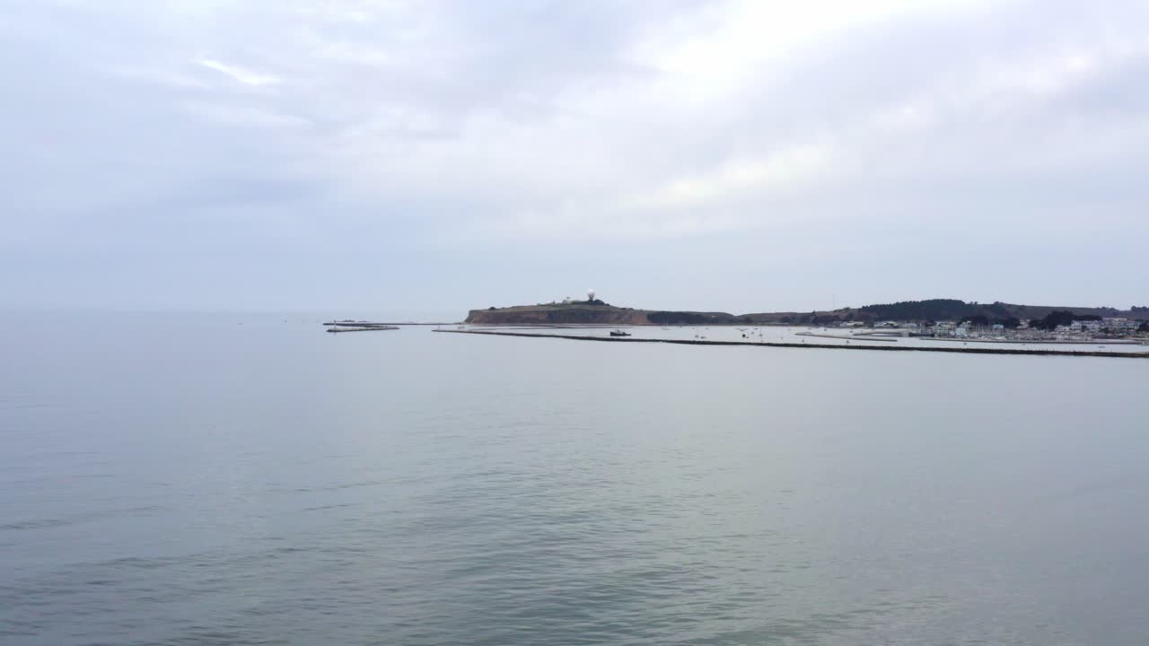 공중: 무인 항공기, 해안, 기둥 지점 및 서퍼 보기, 앞으로 비행