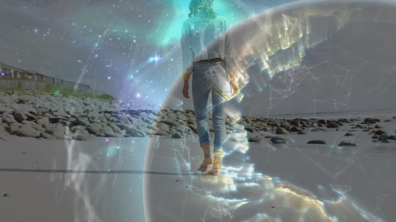 Donna che cammina lungo la spiaggia, facendo intensificare un globo digitale e illustrando la connettività tecnologica.