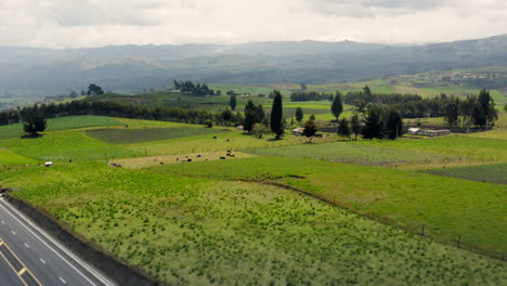 Toma-Aérea-Del-Paisaje-Natural,-Drone