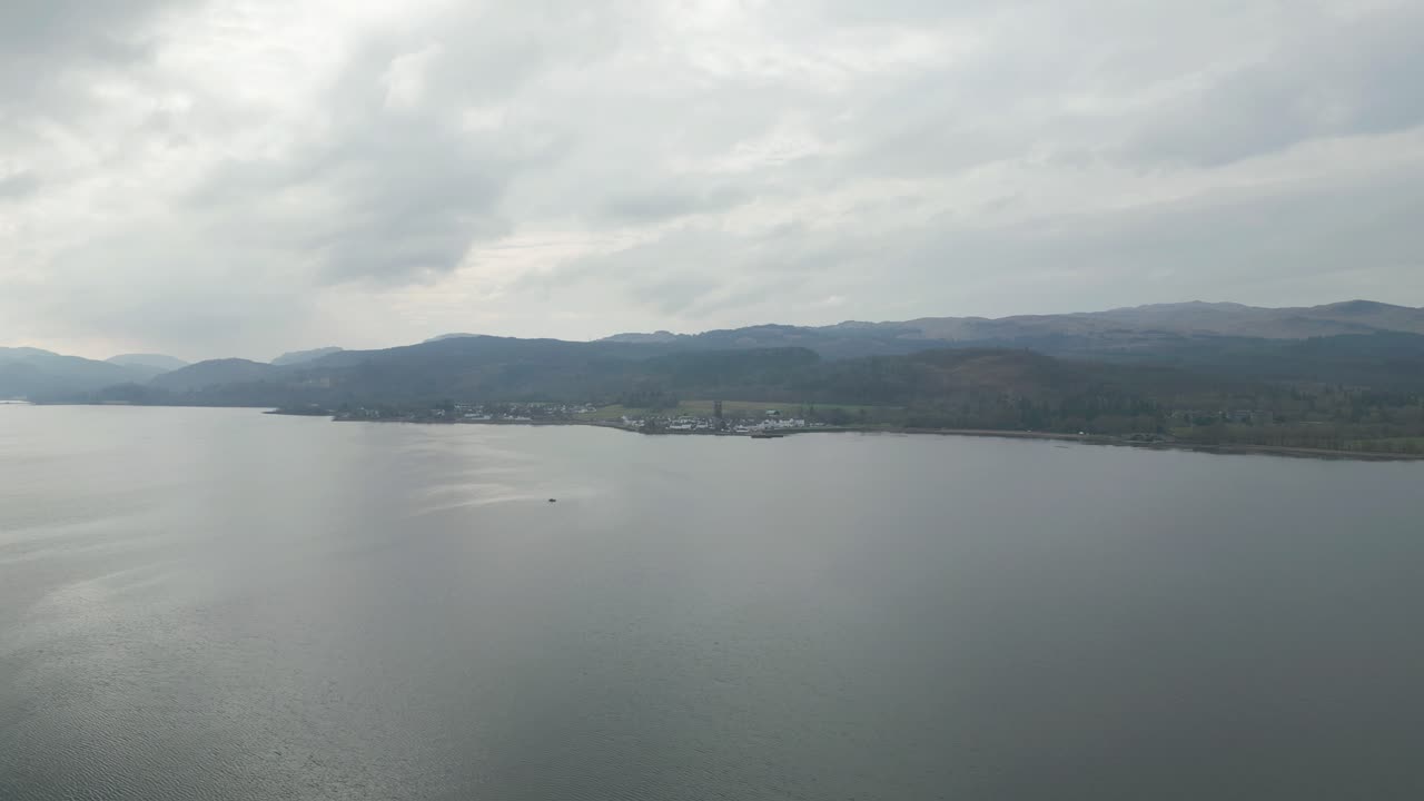 Flytowards Inveraray: Aerial Look at a Waterbound Village