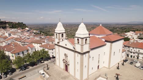 Church-Igreja-Matriz-de-Santa-Maria-da-Devesa,-Castelo-do-Vide,-Portugal