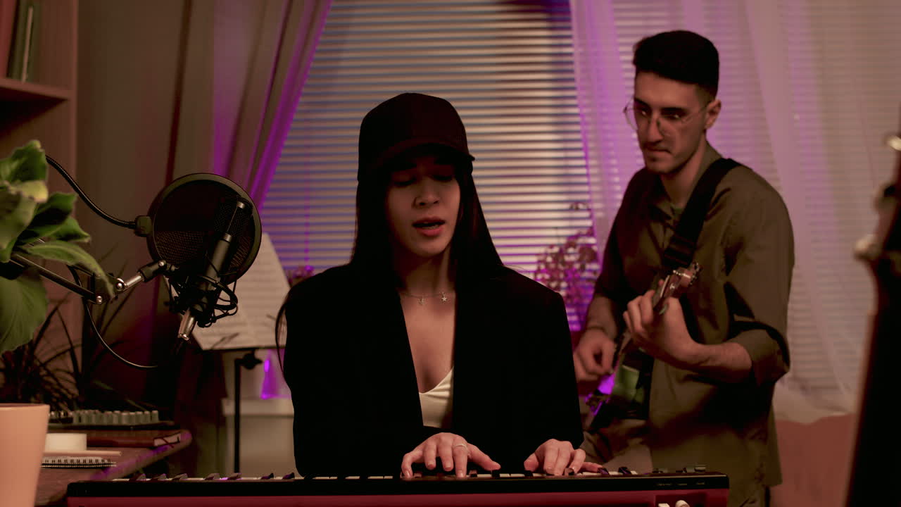 친구 들 이 함께 놀고 있다