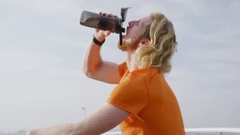 Sporty-Caucasian-man-drinking-water