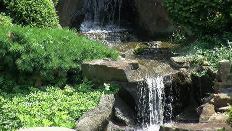 Water-flows-down-rocks-creating-dual-waterfalls