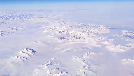 グリーンランドの氷床と積雪の上空を良好に飛行 4
