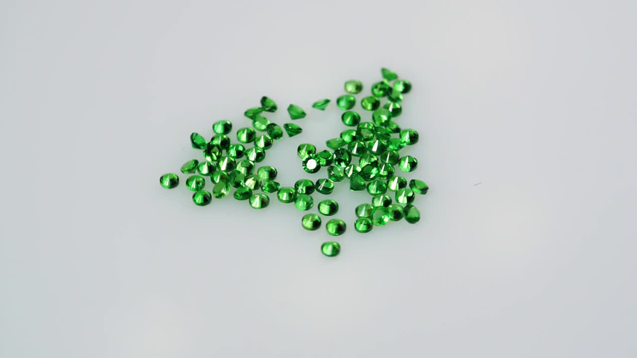 천연 tsavorite 녹색 그라넷 회전 테이블