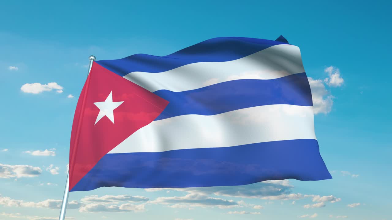 Bandiera di Cuba con struttura in tessuto contro un cielo nuvoloso (in loop)