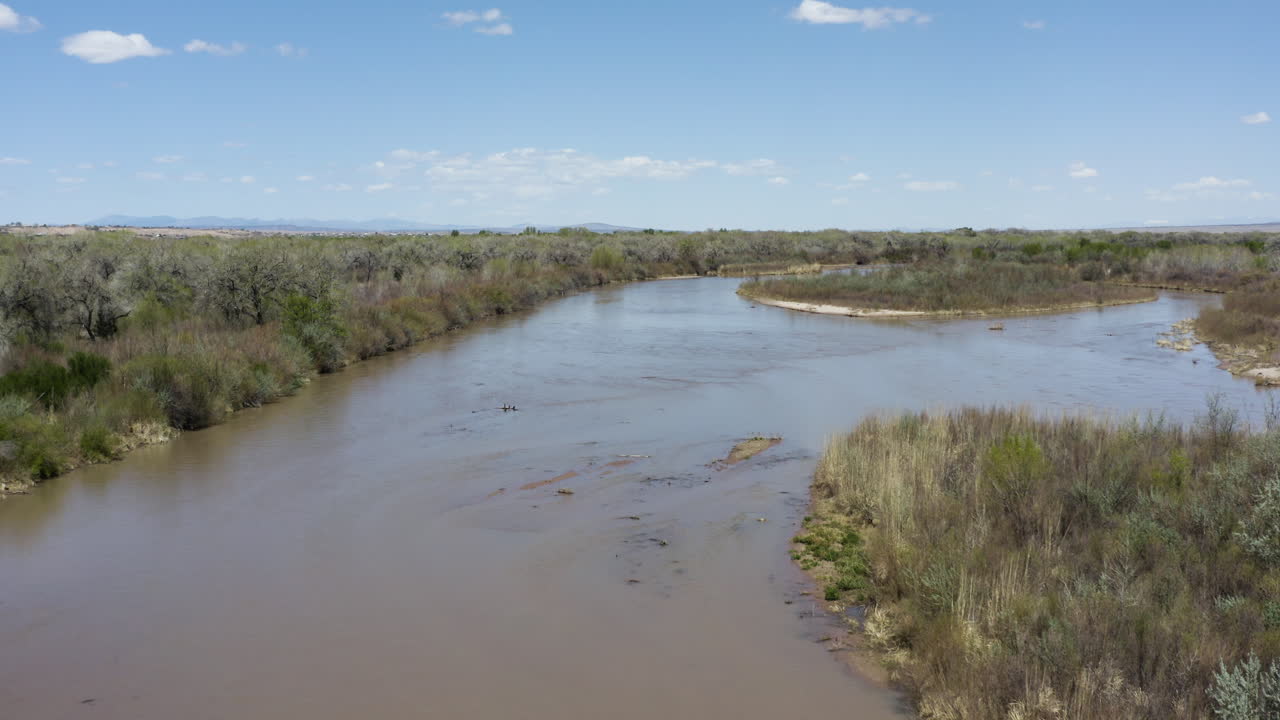 río grande en el hermoso paisaje de nuevo méxico - antena