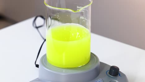 chemical reaction with color change demonstration