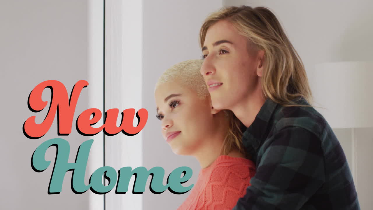 집의 창문에서 포옹하는 동성애자 레즈비언 커플에 대한 새로운 가정 텍스트의 애니메이션