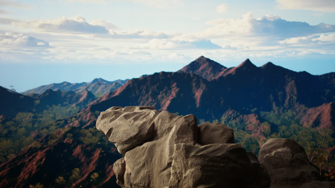 impresionante paisaje de gran altitud con formaciones rocosas dentadas