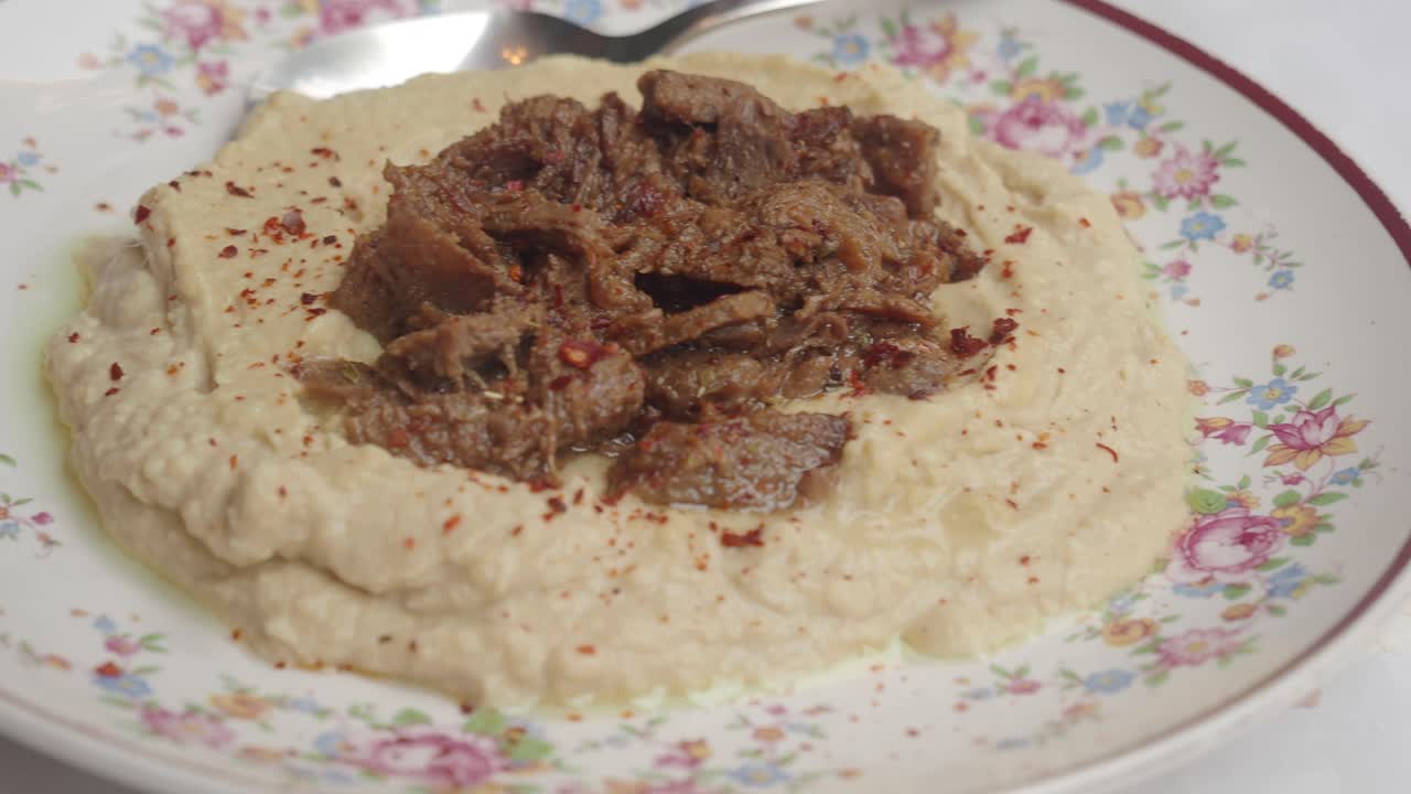 Hummus con carne