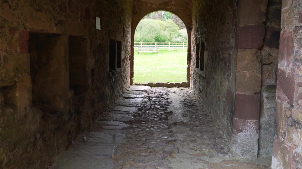 Vivi l'atmosfera pacifica dell'Abbazia di Cleeve, circondata da campi ondulati e architettura storica