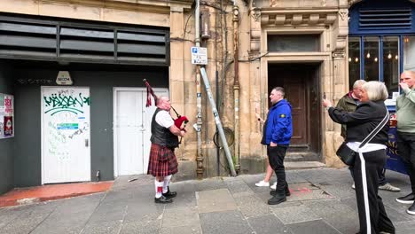 street performance during edinburgh fringe festival