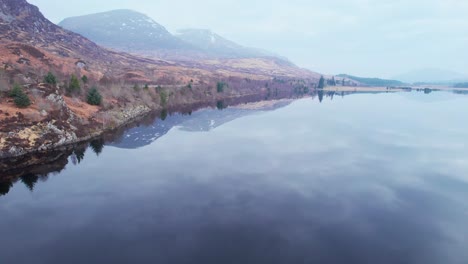 Loch-Lochy-In-Schottland.-Drohnenüberflug