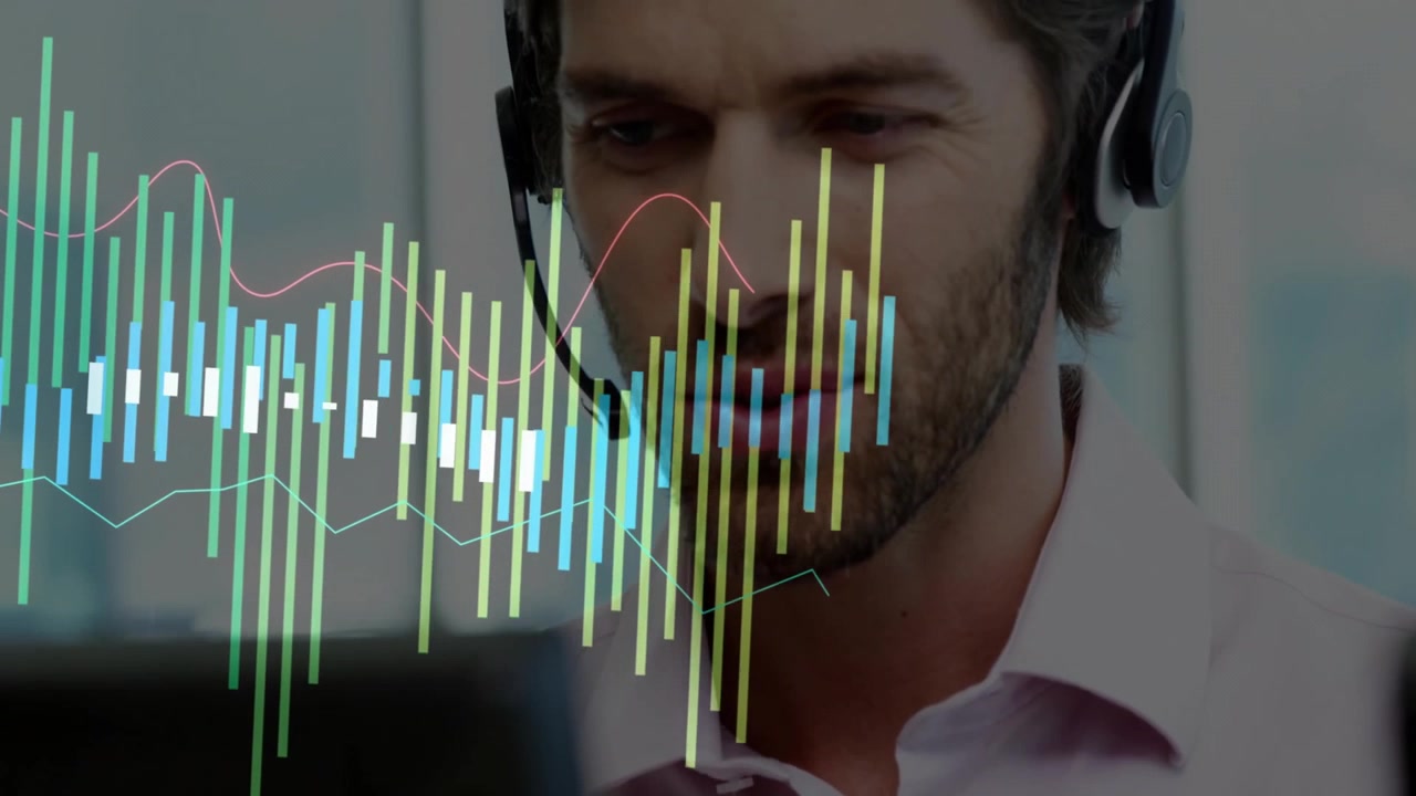 Supportmedarbejder taster kommandoer og taler i headset, hvilket får en lydudligner til at pulsere for support