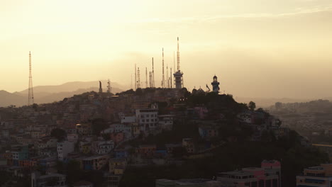 cerro santa ana vista aérea de la ciudad de guayaquil, ecuador
