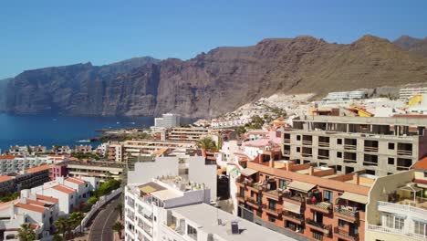 estética del turismo urbanizado occidental de santiago del teide