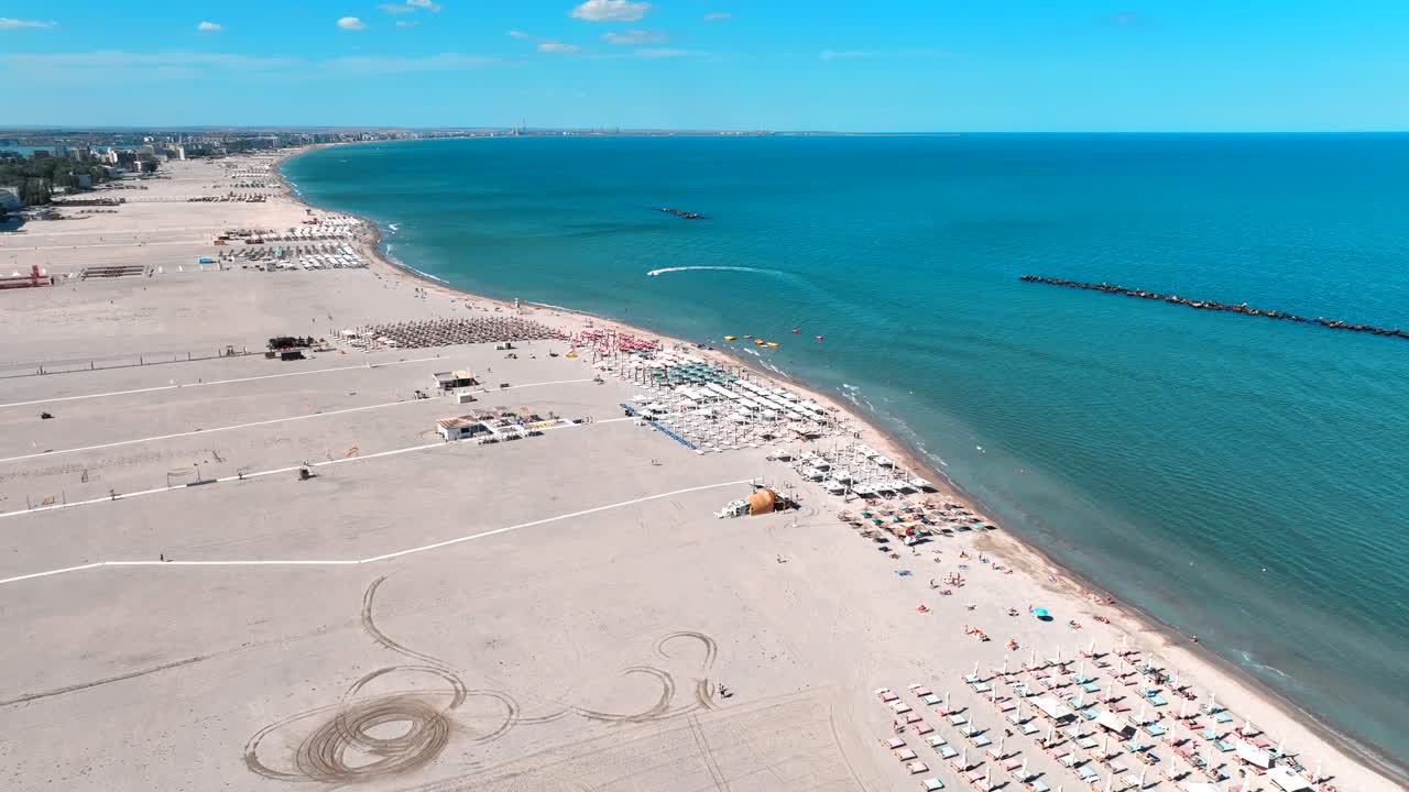 imágenes aéreas de la playa de mamaia, constanta, rumania
