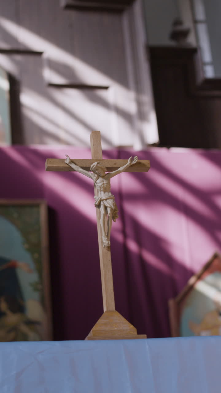 crucifijo en una iglesia