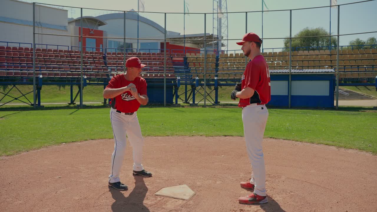 Sessione di allenamento di baseball sul campo