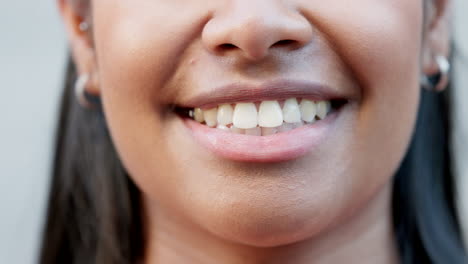 Closeup-of-the-smile-of-a-female-student-laughing