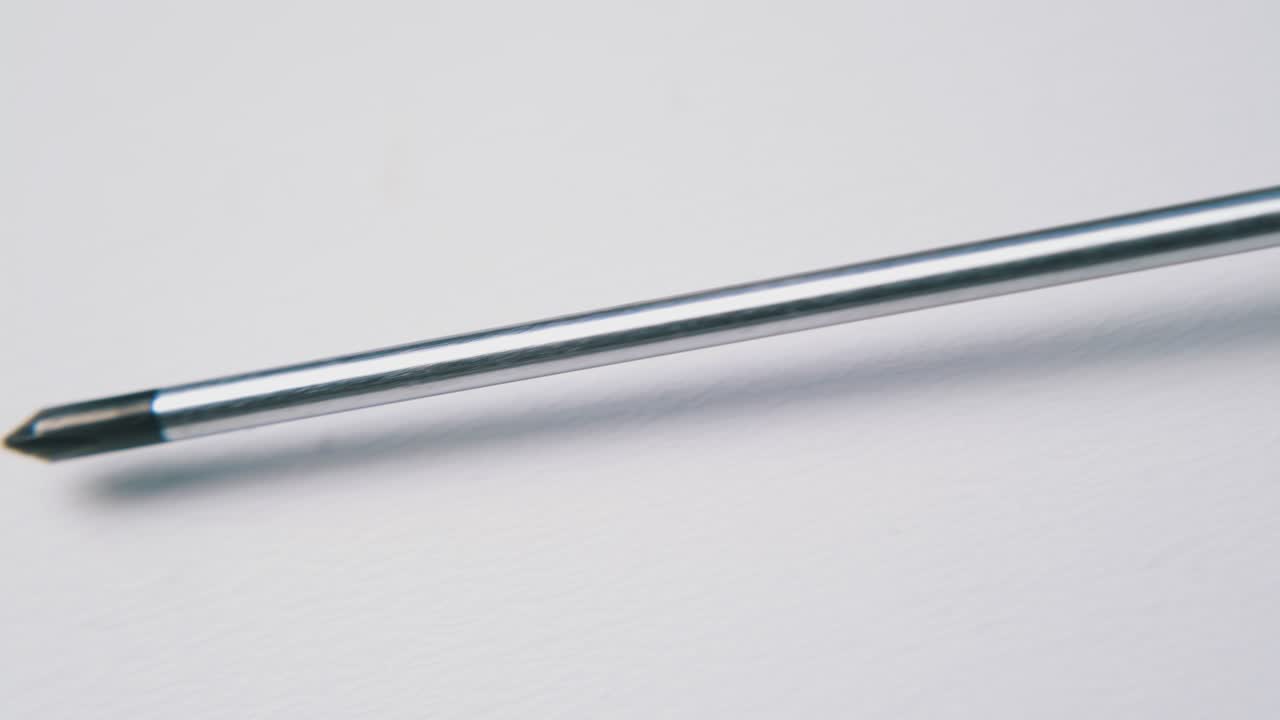 새로운 크로스 헤드 스크루드라이버가  ⁇  배경에 있습니다.