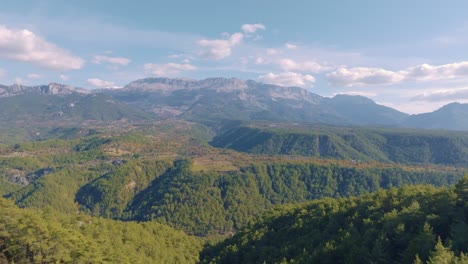 paisaje de valle de montaña