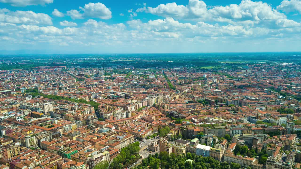 은 날, 밀라노 시, 현대 시내, 4k 타임 스 파노라마, 이탈리아