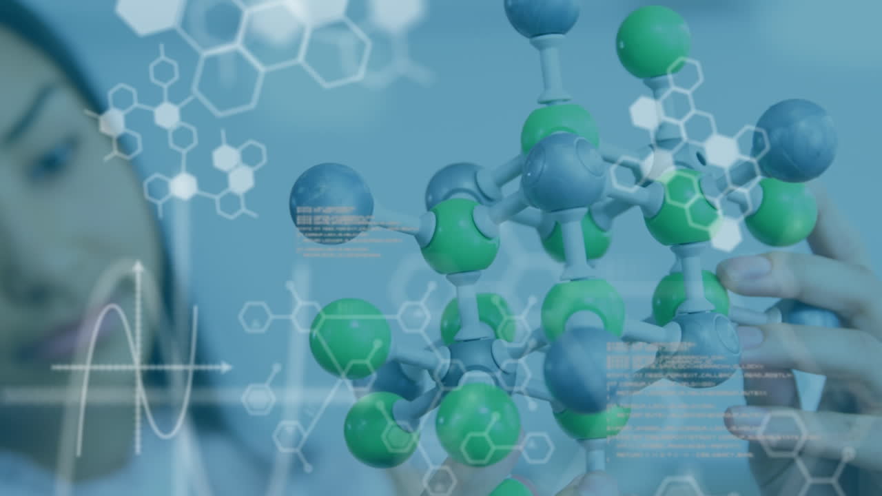 실험실에서 모델과 함께 백인 여성에 대한 데이터 처리 애니메이션