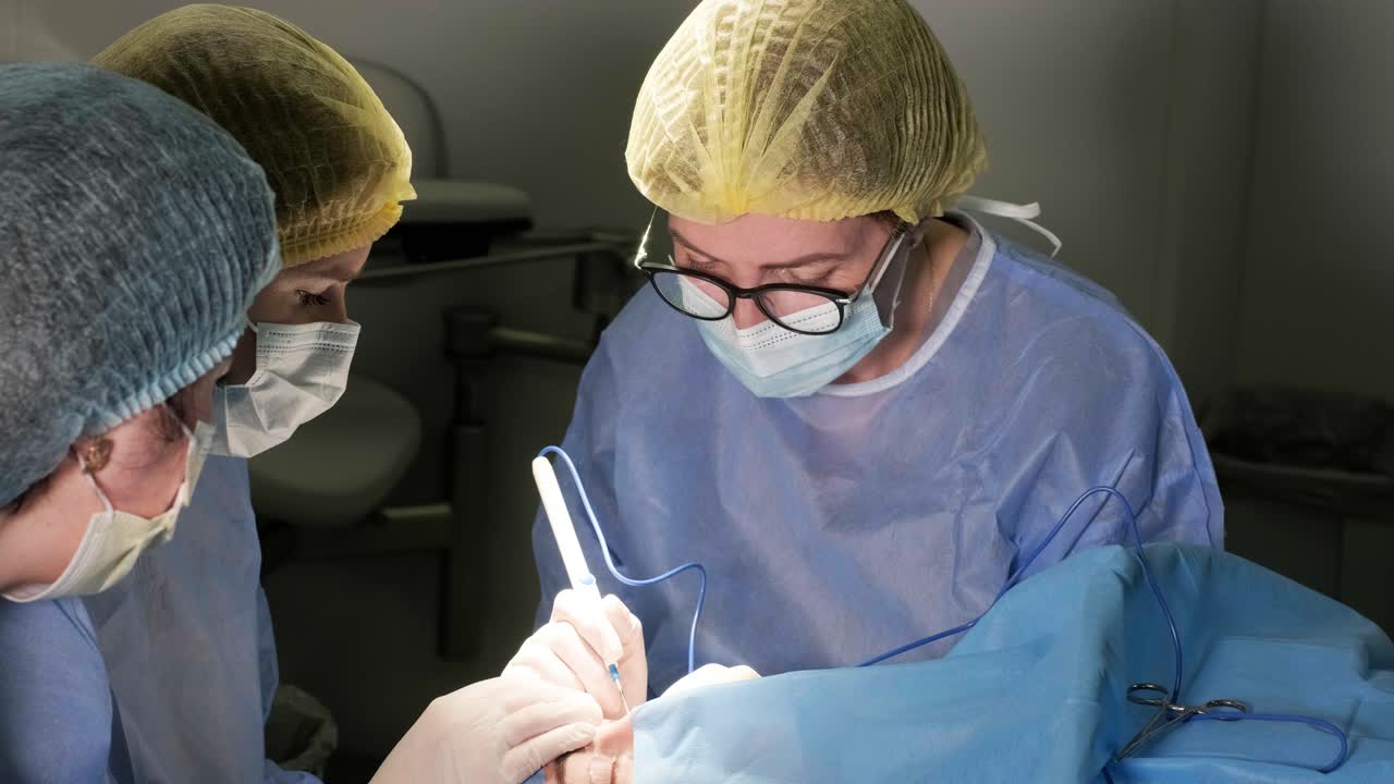 blefaroplastia cirugía plástica operación de rejuvenecimiento, modificación de la región del ojo