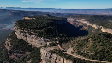 The-rugged-tavertet-region-in-barcelona-with-expansive-mountain-ranges-and-lush-greenery,-aerial-view