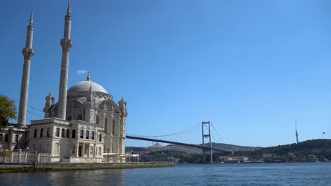 Ortakoy-Mosque-With-Bosphorus-Bridge-In-The-Background,-Istanbul,-Turkey,-Sun