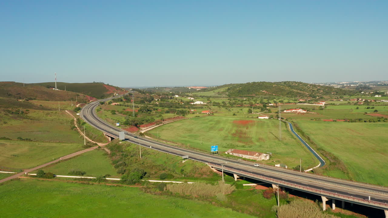 공중: 포르투갈의 알가르베 지방을 통과하는 고속도로