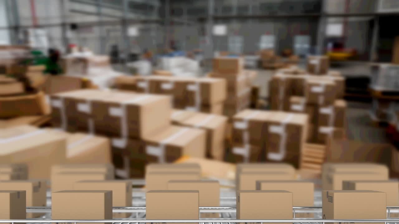 창고 위에서 컨베이어 벨트에 움직이는 카드보드 상자의 애니메이션