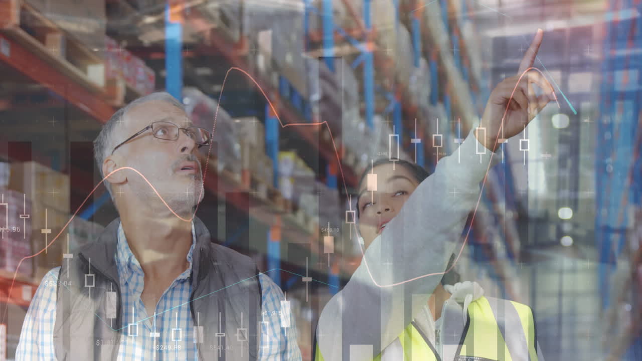 анимация обработки данных над людьми, работающими на складе