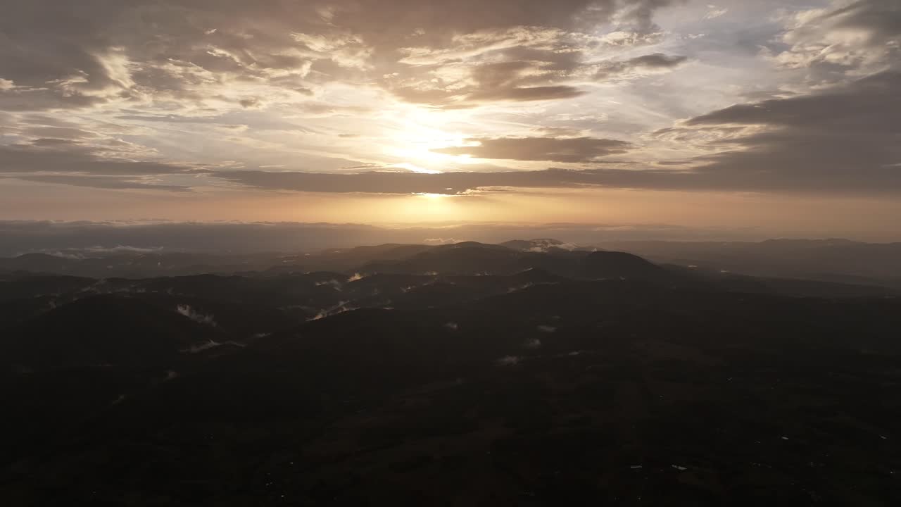 imágenes de atardecer a gran altitud 4k
