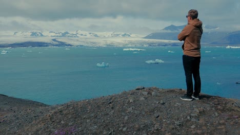 exploring glacier lagoon