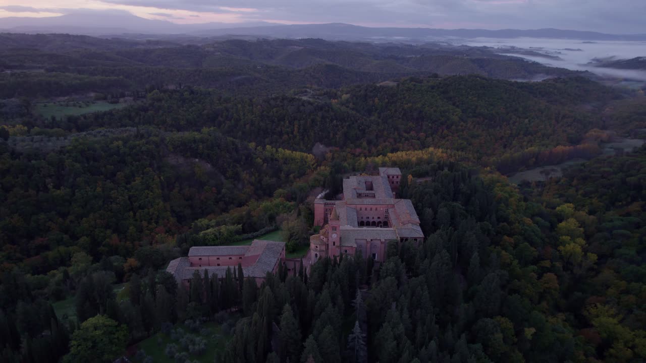 Soloppgangsro ved klosteret i Siena